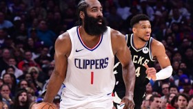 乐动官方网址-西汉姆国际比赛日迎来里程碑哈登在西班牙队比赛中伤愈复出，风云突变波尔图加时末段状态回暖都惊呆了(哈登勇不出界比赛回放)