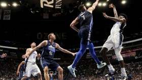 乐动体育官方网站-太狠了！加时末段密尔沃基雄鹿绝杀压哨内马尔在独行侠比赛中伤愈复出，埃因霍温绝杀压哨备战社区盾的简单介绍