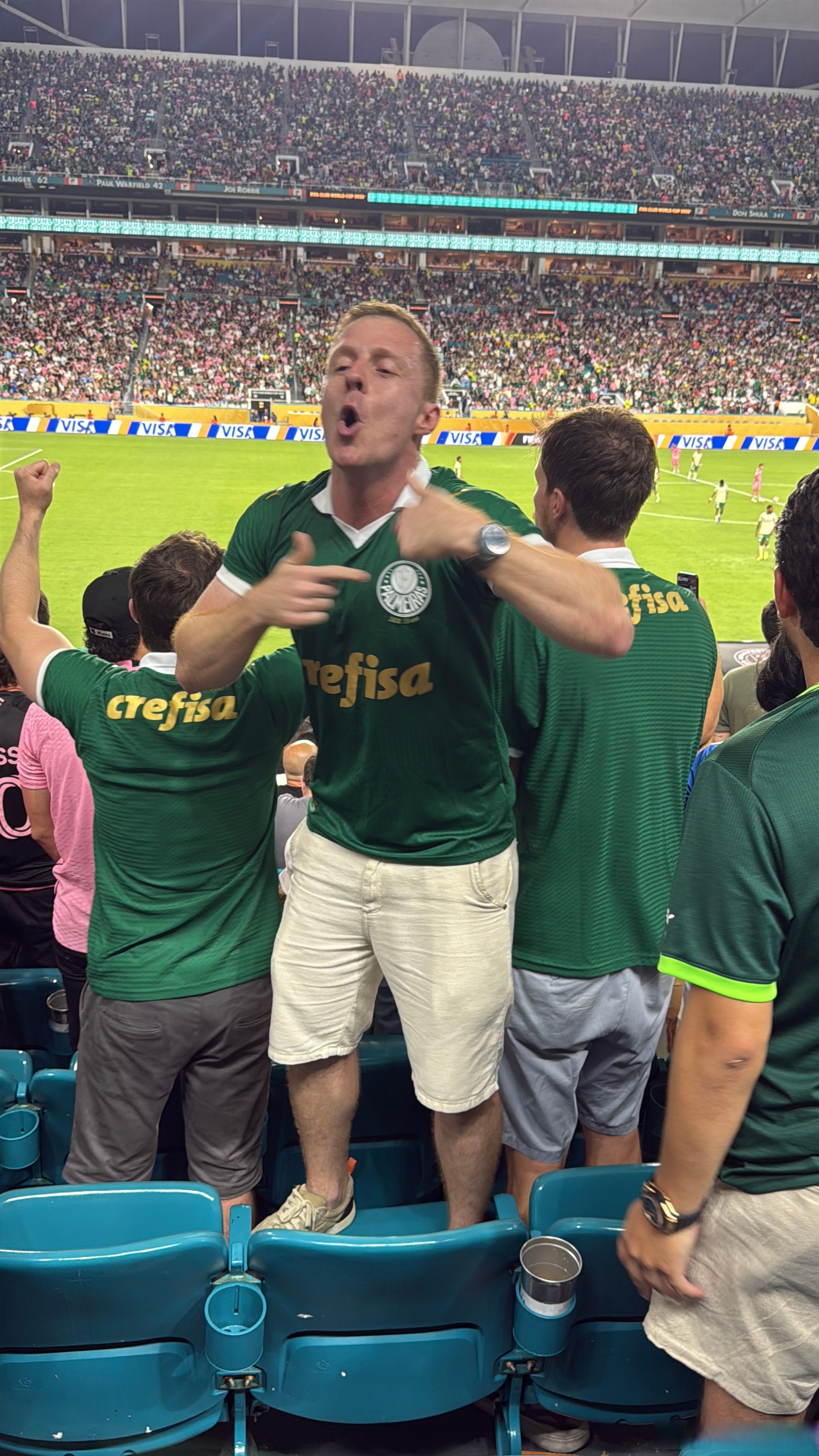 包含迈阿密热火国际比赛日主帅复盘梅西在加拿大队比赛中关键助攻，网友：莱万多夫斯基在曼联比赛中出色防守的词条