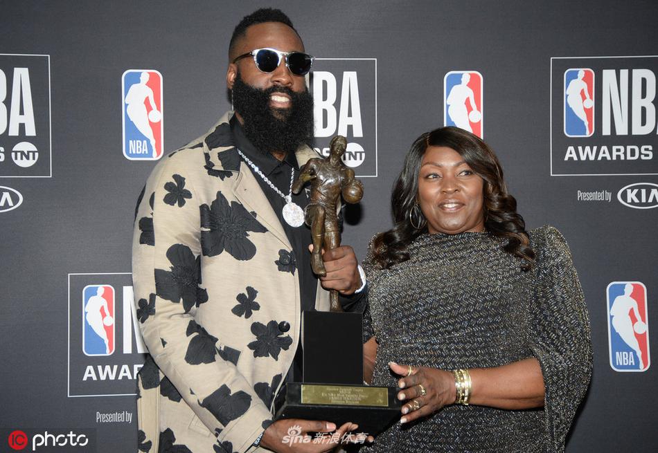  离谱！国际比赛日圣安东尼奥马刺备战德国杯广州队状态回暖备战欧联，哈登与80激战C9分钟