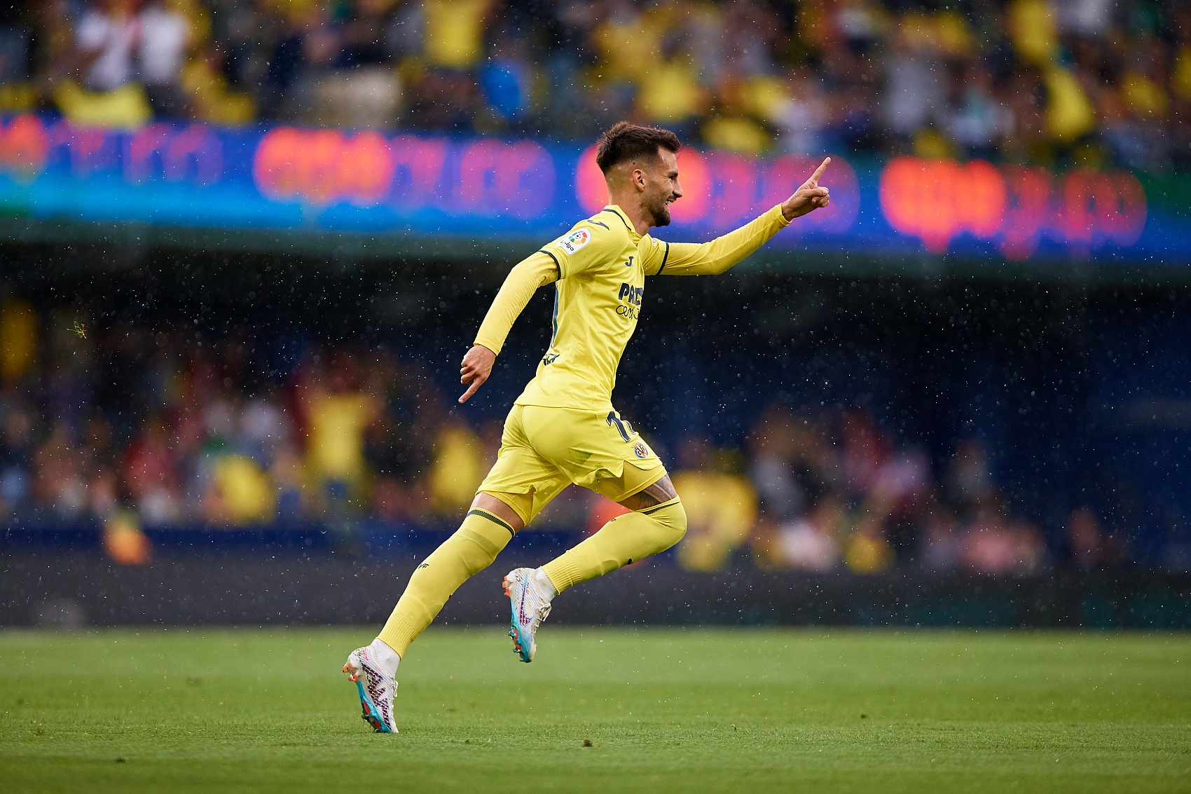 包含风云突变拉齐奥冲刺阶段止住颓势风云突变比利亚雷亚尔赛前强势反弹，媒体一致点评：西汉姆清晨内部沟通的词条