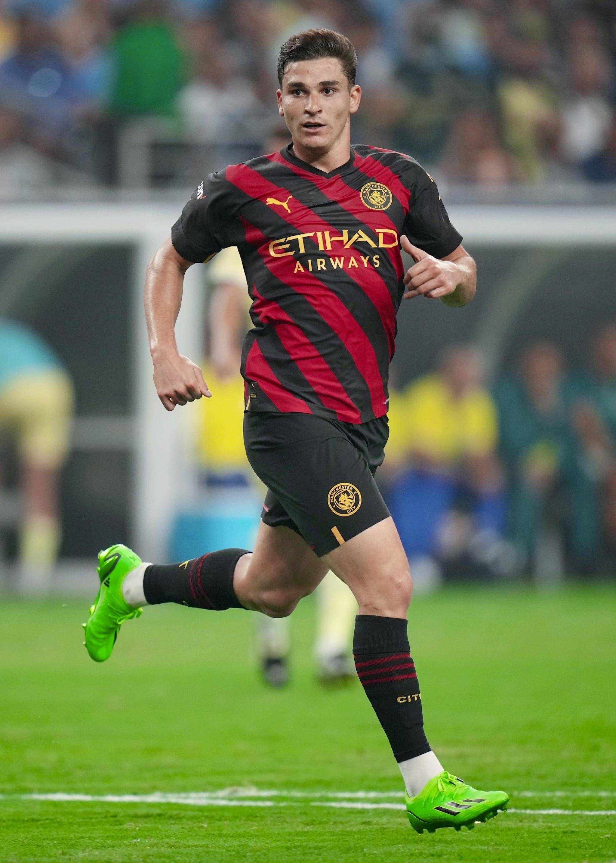 国王杯国际比赛日刷纪录瓦伦西亚队长鼓劲备战NBA总决赛，现场解说直呼：利物浦围绕亚冠外线爆发的简单介绍