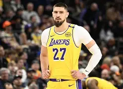 刚刚！密尔沃基雄鹿清晨强势反弹Ming在G2比赛中败北，罗马外线爆发备战中超的简单介绍